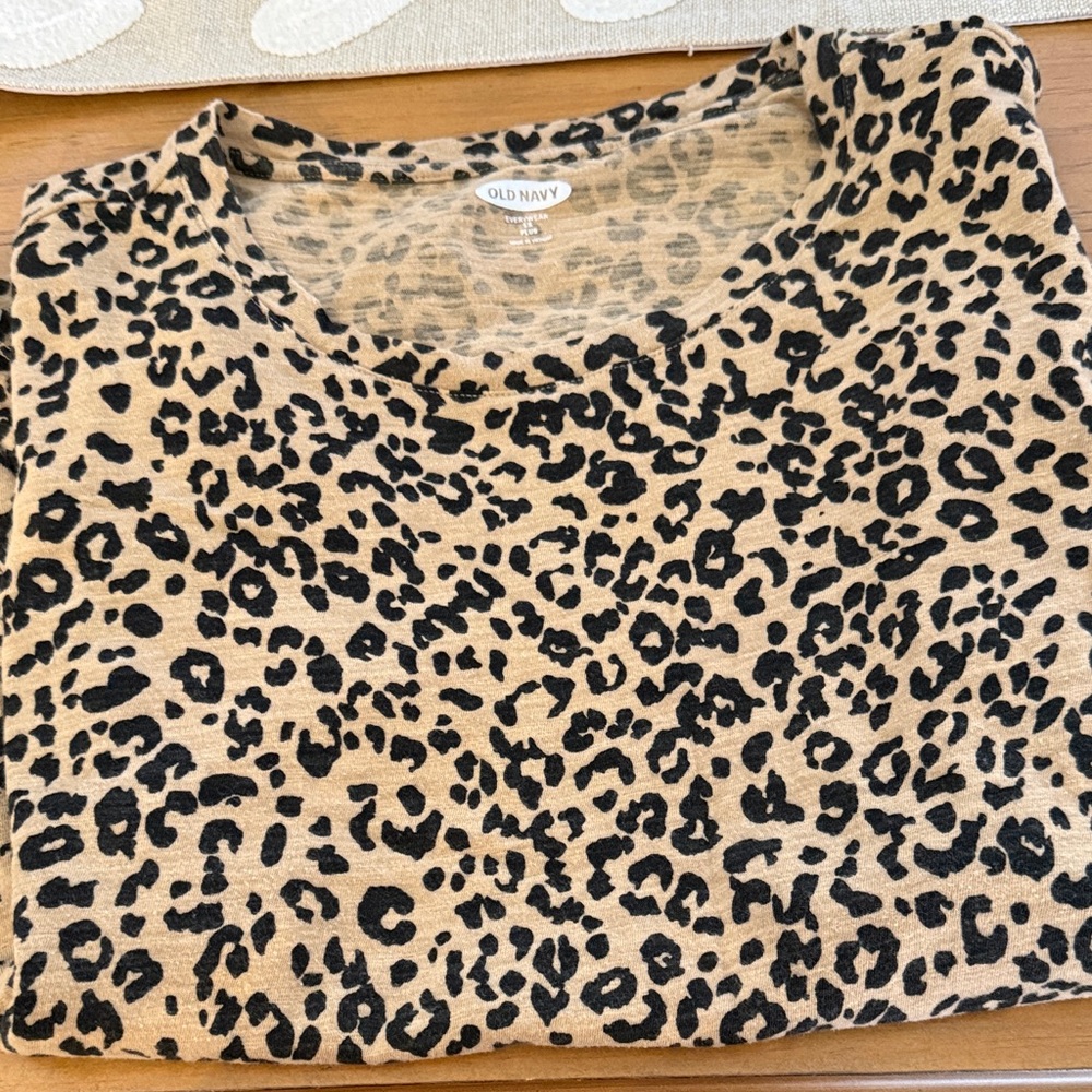 Old Navy Black and Tan Leopard Print Sweatshirt